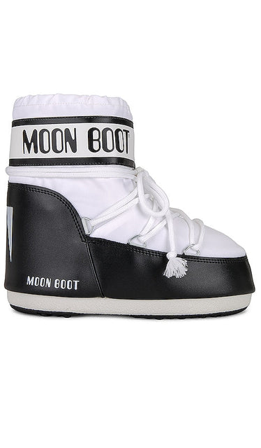 MOON BOOT Icon Low Nylon Boot in Black,White - MOON BOOT Icon Low Nylon Boot en noir, blanc - MOON BOOT Icon 黑色、白色低帮尼龙靴 - MOON BOOT Icon Niedriger Nylonstiefel in Schwarz, Weiß - MOON BOOT 아이콘 로우 나일론 부츠 블랙, 화이트 색상 - MOON BOOT Icon Stivale basso in nylon in nero, bianco