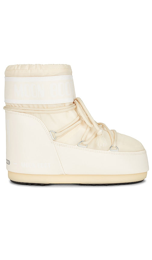 MOON BOOT Icon Low Nylon Boot in Cream - MOON BOOT Icon - Botte basse en nylon - Crème - MOON BOOT Icon 奶油色低帮尼龙靴 - MOON BOOT Icon Niedriger Nylonstiefel in Creme - MOON BOOT 아이콘 로우 나일론 부츠 크림 색상 - MOON BOOT Icon Stivale basso in nylon color crema