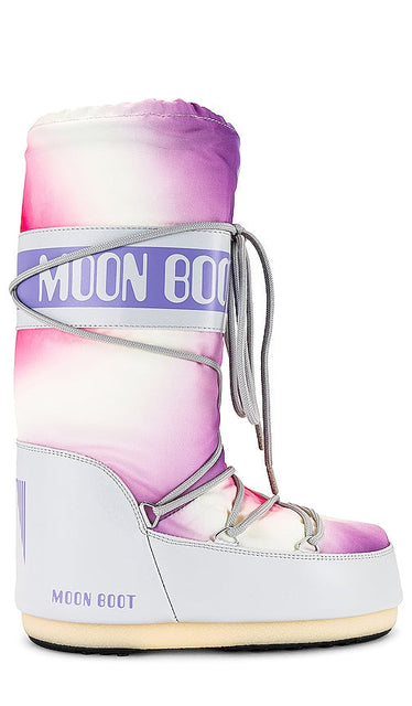 MOON BOOT Icon Tie Dye Boot in Purple - MOON BOOT - Bottines Icon Tie Dye en violet - MOON BOOT Icon 紫色扎染靴子 - MOON BOOT Icon Tie Dye Stiefel in Lila - MOON BOOT 아이콘 타이다이 부츠 퍼플 색상 - MOON BOOT Stivale Tie Dye con icona in viola