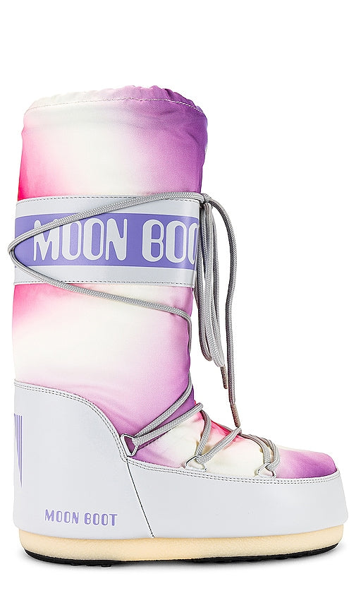 MOON BOOT Icon Tie Dye Boot in Purple - MOON BOOT - Bottines Icon Tie Dye en violet - MOON BOOT Icon 紫色扎染靴子 - MOON BOOT Icon Tie Dye Stiefel in Lila - MOON BOOT 아이콘 타이다이 부츠 퍼플 색상 - MOON BOOT Stivale Tie Dye con icona in viola