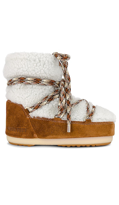 MOON BOOT Low Shearling Boot in Brown - MOON BOOT Botte basse en peau de mouton marron - MOON BOOT 棕色低剪羊毛靴 - MOON BOOT Niedriger Shearling-Stiefel in Braun - MOON BOOT 로우 시어링 부츠 브라운 색상 - MOON BOOT Stivale basso in shearling marrone