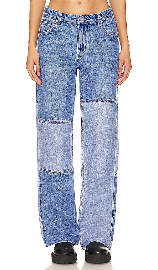 MORE TO COME Aluna Wide Leg Jean in Blue - PLUS À VENIR Jean large Aluna en bleu - 更多即将推出 Aluna 蓝色阔腿牛仔裤 - Es folgen noch weitere Aluna-Jeans mit weitem Bein in Blau - 추가 상품 Aluna 블루 와이드 레그 진 - ALTRI IN ARRIVO Jean Aluna a gamba larga in blu