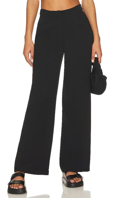 MORE TO COME Irena Wide Leg Pant in Black - PLUS À VENIR Pantalon large Irena en noir - 更多即将推出 Irena 黑色阔腿裤 - Es folgen noch weitere Irena-Hose mit weitem Bein in Schwarz - Irena 와이드 레그 팬츠 블랙 색상 - ALTRI IN ARRIVO Pantaloni Irena a gamba larga in nero