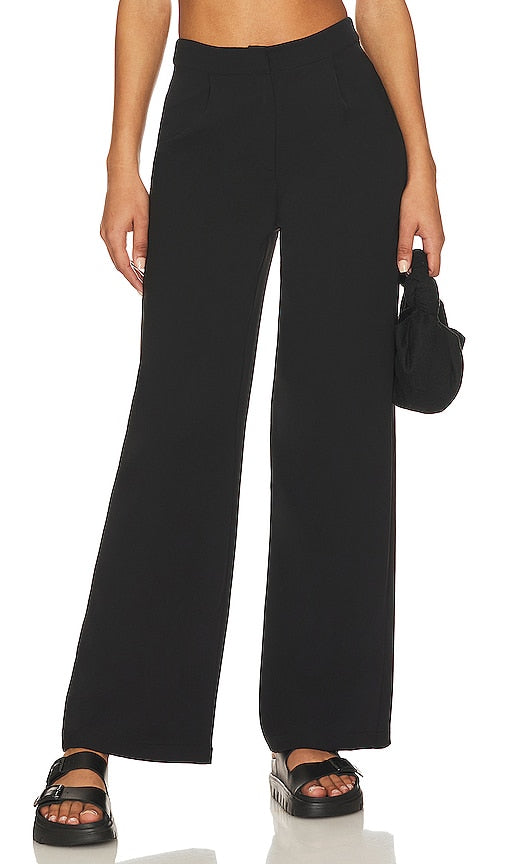 MORE TO COME Irena Wide Leg Pant in Black - PLUS À VENIR Pantalon large Irena en noir - 更多即将推出 Irena 黑色阔腿裤 - Es folgen noch weitere Irena-Hose mit weitem Bein in Schwarz - Irena 와이드 레그 팬츠 블랙 색상 - ALTRI IN ARRIVO Pantaloni Irena a gamba larga in nero