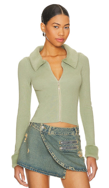MORE TO COME Natalie Knit Zip Cardigan in Sage - PLUS À VENIR Cardigan zippé en tricot Natalie en sauge - 更多即将推出 Natalie 鼠尾草色针织拉链开衫 - Es folgen noch weitere Natalie-Strickjacken mit Reißverschluss in Salbei - 추가 상품 Natalie 니트 지퍼 카디건 세이지 소재 - ALTRI IN ARRIVO Cardigan con zip in maglia di Natalie in salvia