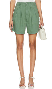 MOTHER The Pleated Chute Prep Short in Green - MOTHER Short de préparation plissé Chute en vert - MOTHER 绿色褶皱 Chute 准备短裤 - MUTTER Die Plissee Chute Prep Short in Grün - MOTHER The Pleated Chute Prep 쇼트 그린 색상 - MADRE Il pantaloncino plissettato in verde