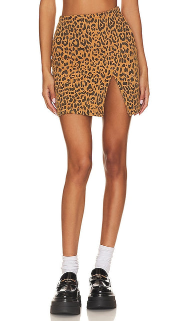 MOTHER The Side Splitter Mini Skirt in Brown - MOTHER - Mini-jupe à séparation latérale en marron - MOTHER 棕色侧开叉迷你裙 - MOTHER The Side Splitter Minirock in Braun - MOTHER 사이드 스플리터 미니 스커트 브라운 색상 - MADRE La minigonna con spacco laterale in marrone