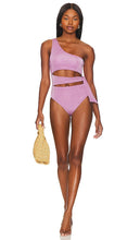 Maaji Limited Edition Stunning Reversible One Piece in Purple - Maaji Édition Limitée Superbe Une Pièce Réversible en Violet - Maaji 限量版令人惊叹的紫色双面一件衣服 - Atemberaubender wendbarer Einteiler in limitierter Auflage von Maaji in Lila - Maaji 한정판 멋진 리버서블 원피스 퍼플 색상 - Maaji, splendido costume intero reversibile in edizione limitata in viola