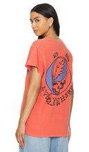 Madeworn Grateful Dead Tee in Red - T-shirt Madeworn Grateful Dead en rouge - 做旧的 Grateful Dead 红色 T 恤 - Madeworn Grateful Dead T-Shirt in Rot - Madeworn Grateful Dead 티셔츠 - Maglietta Madeworn Grateful Dead in rosso