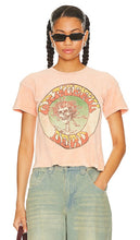 Madeworn Grateful Dead Terrycloth Crop Tee in Peach - Madeworn Grateful Dead - T-shirt court en tissu éponge pêche - 做旧的 Grateful Dead 桃色毛圈布短款 T 恤 - Madeworn Grateful Dead Frottee-Crop-T-Shirt in Pfirsich - Madeworn Grateful Dead 테리클로스 크롭 티셔츠 - Maglietta corta in spugna Madeworn Grateful Dead in pesca