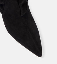 Manolo Blahnik Pompa ruffled suede ankle boots