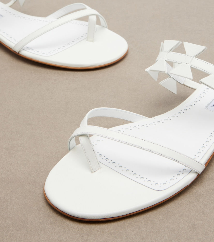 Manolo Blahnik Maura leather thong sandals in White - Flat Sandals