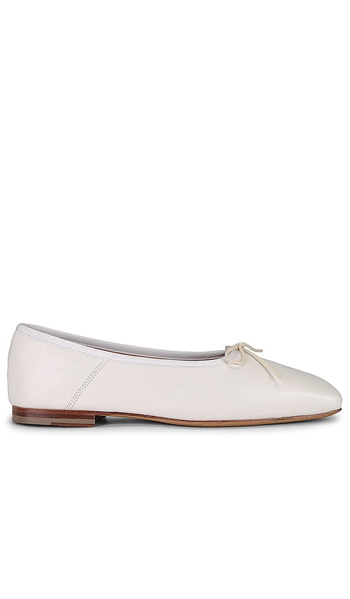 Mansur Gavriel Square Toe Ballerina Flat in White - Mansur Gavriel Ballerine plate à bout carré en blanc - Mansur Gavriel 白色方头芭蕾平底鞋 - Mansur Gavriel Ballerina mit quadratischer Zehenpartie in Weiß - Mansur Gavriel 스퀘어 토 발레리나 플랫 화이트 색상 - Ballerina Mansur Gavriel con punta quadrata bianca