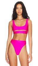 Marcia B Maxwell Lucky Bikini Top in Fuchsia - Marcia B Maxwell - Haut de bikini Lucky en fuchsia - Marcia B Maxwell Lucky 紫红色比基尼上衣 - Marcia B Maxwell Lucky Bikinioberteil in Fuchsia - Marcia B Maxwell 럭키 비키니 탑 - Top bikini Marcia B Maxwell Lucky in fucsia