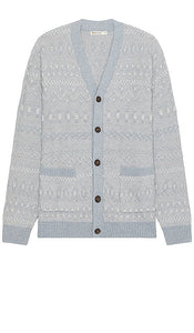Marine Layer All Over Texture Intarsia Cardigan in Baby Blue - Cardigan en intarsia texturé à couche marine en bleu bébé - 淡蓝色海洋层全纹理嵌花开衫 - Marineblauer, durchgehend strukturierter Intarsien-Cardigan in Babyblau - 마린 레이어 올오버 텍스처 인타르시아 카디건 베이비 블루 색상 - Cardigan con intarsio a trama intera con strato marino in blu baby