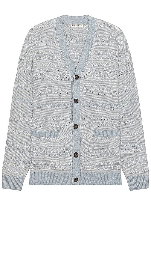 Marine Layer All Over Texture Intarsia Cardigan in Baby Blue - Cardigan en intarsia texturé à couche marine en bleu bébé - 淡蓝色海洋层全纹理嵌花开衫 - Marineblauer, durchgehend strukturierter Intarsien-Cardigan in Babyblau - 마린 레이어 올오버 텍스처 인타르시아 카디건 베이비 블루 색상 - Cardigan con intarsio a trama intera con strato marino in blu baby