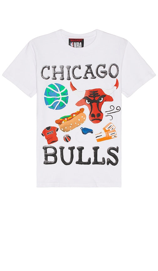 Market Bulls T-shirt in White - T-shirt Market Bulls en blanc - 市场公牛队白色 T 恤 - Market Bulls T-Shirt in Weiß - Market Bulls 티셔츠 색상은 화이트 색상입니다. - T-shirt Market Bulls in bianco