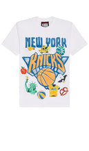 Market Knicks T-shirt in White - T-shirt des Market Knicks en blanc - Market 尼克斯队白色 T 恤 - Market Knicks T-Shirt in Weiß - Market Knicks 티셔츠 색상은 화이트 색상입니다. - T-shirt Market Knicks di colore bianco