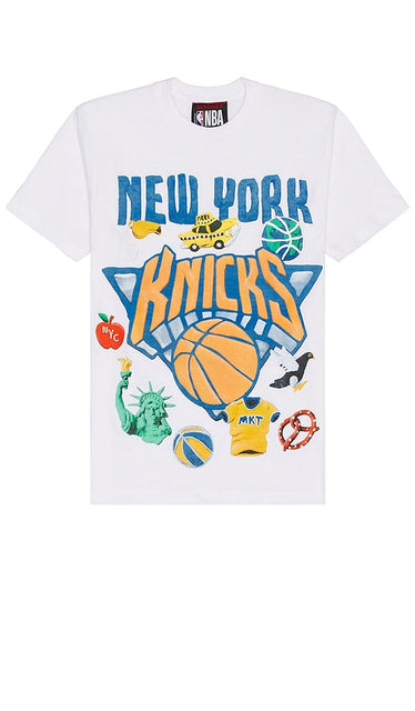 Market Knicks T-shirt in White - T-shirt des Market Knicks en blanc - Market 尼克斯队白色 T 恤 - Market Knicks T-Shirt in Weiß - Market Knicks 티셔츠 색상은 화이트 색상입니다. - T-shirt Market Knicks di colore bianco