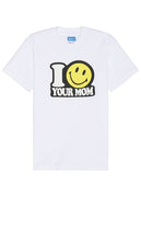 Market Smiley Your Mom T-Shirt in White - Market Smiley Votre Maman T-Shirt en Blanc - Market 白色笑脸你妈妈 T 恤 - Market Smiley Your Mom T-Shirt in Weiß - Market Smiley Your Mom 티셔츠 화이트 색상 - T-shirt Market Smiley tua mamma in bianco