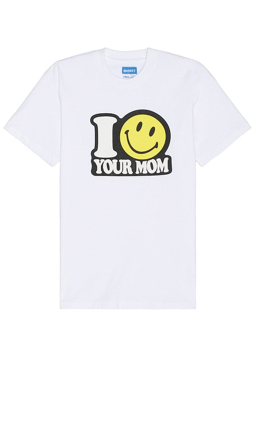 Market Smiley Your Mom T-Shirt in White - Market Smiley Votre Maman T-Shirt en Blanc - Market 白色笑脸你妈妈 T 恤 - Market Smiley Your Mom T-Shirt in Weiß - Market Smiley Your Mom 티셔츠 화이트 색상 - T-shirt Market Smiley tua mamma in bianco