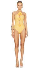 Maygel Coronel Fiora One Piece in Peach - Maygel Coronel Fiora une pièce en pêche - Maygel Coronel Fiora 桃色一件 - Maygel Coronel Fiora Einteiler in Pfirsich - Maygel Coronel Fiora 원피스 in 피치 - Costume intero Maygel Coronel Fiora in pesca