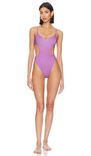 Mello The Label Cut Out One Piece in Lavender - Mello The Label une pièce découpée en lavande - Mello The Label 剪裁一件薰衣草色 - Mello The Label Cut Out One Piece in Lavendel - 멜로 더 라벨 컷아웃 원피스 라벤더 컬러 - Mello L'etichetta ritagliata un pezzo in lavanda