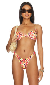 Mello The Label Underwire Bikini Top in Red - Haut de bikini à armatures Mello The Label en rouge - Mello The Label 红色钢托比基尼上衣 - Mello The Label Bügel-Bikinioberteil in Rot - Mello The Label 언더와이어 비키니 탑 레드 색상 - Top bikini con ferretto Mello The Label in rosso