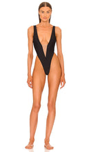 Michael Costello X REVOLVE Lex One Piece in Black - Michael Costello X REVOLVE Lex One Piece en Noir - Michael Costello X REVOLVE Lex One Piece 黑色 - Michael Costello X REVOLVE Lex Einteiler in Schwarz - Michael Costello X REVOLVE 렉스 원피스 in 블랙 - Michael Costello X REVOLVE Lex One Piece in nero