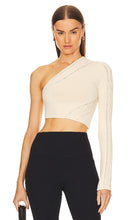 Michael Costello x REVOLVE Ency Cable Top in Cream - Michael Costello x REVOLVE Haut Torsadé Ency en Crème - Michael Costello x REVOLVE Ency 奶油色绞花上衣 - Michael Costello x REVOLVE Ency Kabeloberteil in Creme - Michael Costello x REVOLVE Ency 케이블 탑 in 크림 - Michael Costello x REVOLVE Ency Cable Top in crema