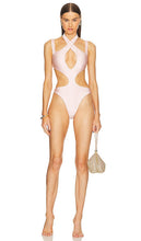 Michael Costello x REVOLVE Kaya One Piece in Rose - Michael Costello x REVOLVE Kaya One Piece en rose - Michael Costello x REVOLVE Kaya One Piece 玫瑰色 - Michael Costello x REVOLVE Kaya Einteiler in Rose - Michael Costello x REVOLVE Kaya 원피스 in 로즈 - Michael Costello x REVOLVE Kaya One Piece in rosa