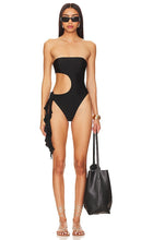 Michael Costello x REVOLVE Nara One Piece in Black - Michael Costello x REVOLVE Nara One Piece en noir - Michael Costello x REVOLVE Nara One Piece 黑色 - Michael Costello x REVOLVE Nara Einteiler in Schwarz - Michael Costello x REVOLVE NARA 원피스 in 블랙 - Michael Costello x REVOLVE Nara One Piece in nero