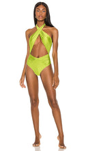 Michael Costello x REVOLVE Seneca One Piece in Green - Michael Costello x REVOLVE Seneca One Piece en vert - Michael Costello x REVOLVE Seneca One Piece 绿色 - Michael Costello x REVOLVE Seneca Einteiler in Grün - Michael Costello x REVOLVE Seneca 원피스 in 그린 - Michael Costello x REVOLVE Seneca One Piece in verde