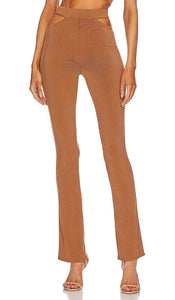 Michael Costello x REVOLVE Winona Pant in Brown - Pantalon Michael Costello x REVOLVE Winona en Marron - Michael Costello x REVOLVE Winona 棕色长裤 - Michael Costello x REVOLVE Winona Hose in Braun - Michael Costello x REVOLVE Winona 팬츠 브라운 색상 - Pantaloni Michael Costello x REVOLVE Winona in marrone