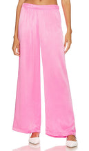 Michael Lauren Mabel Wide Leg Pant in Pink - Michael Lauren - Pantalon large Mabel en rose - Michael Lauren Mabel 粉色阔腿裤 - Michael Lauren Mabel Hose mit weitem Bein in Rosa - Michael Lauren Mabel 와이드 레그 팬츠 핑크 색상 - Pantaloni Michael Lauren Mabel a gamba larga in rosa