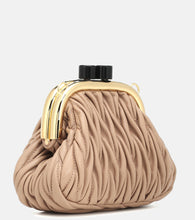 Miu Miu Miu Belle Mini matelass√É¬© leather clutch