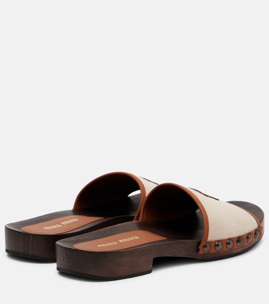 Miu Miu Logo leather-trimmed canvas clogs in Beige - Slides
