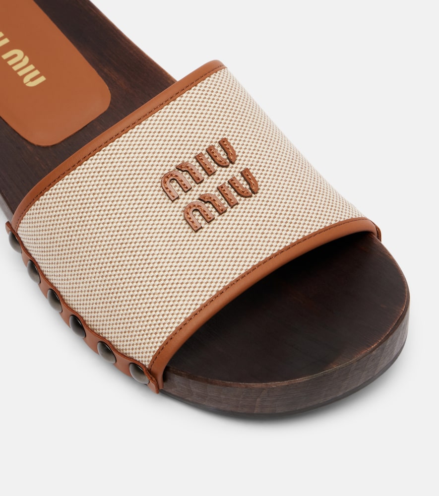 Miu Miu Logo leather-trimmed canvas clogs in Beige - Slides