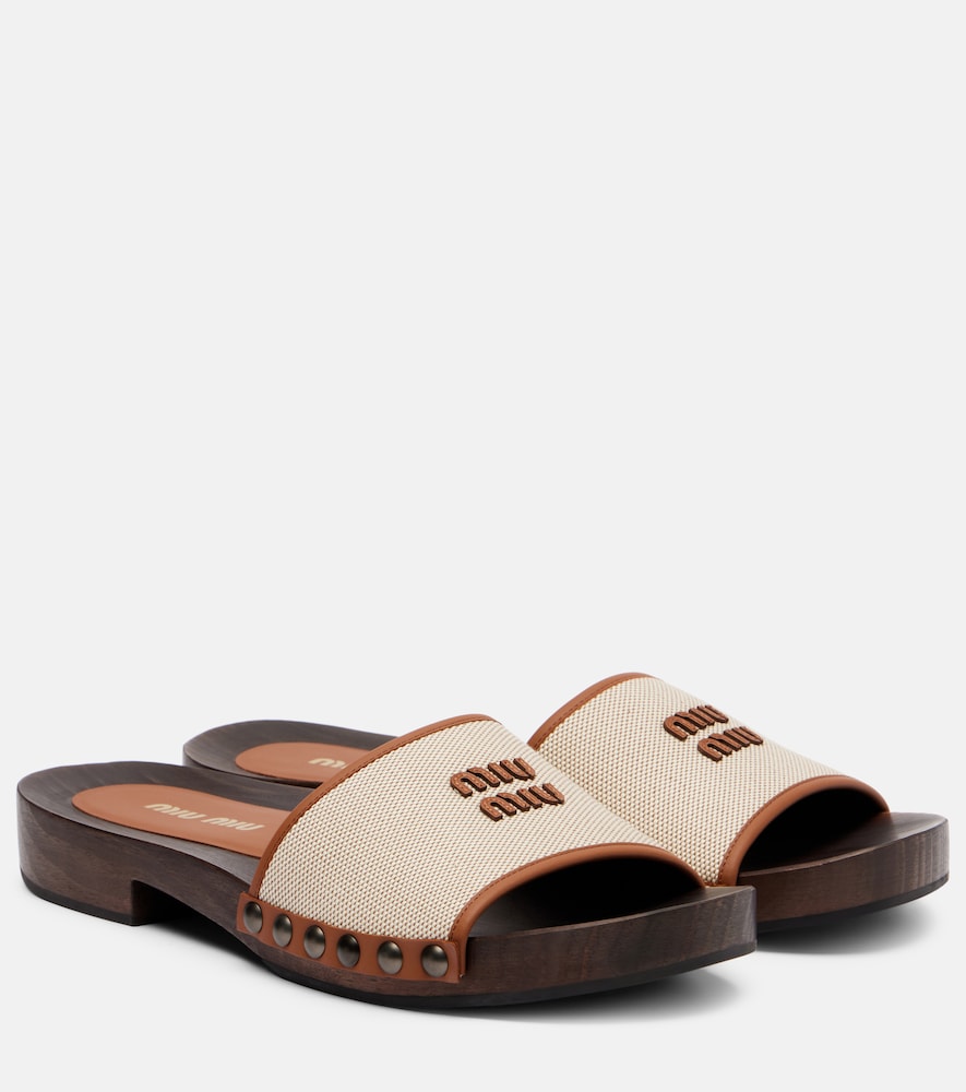 Miu Miu Logo leather-trimmed canvas clogs in Beige - Slides