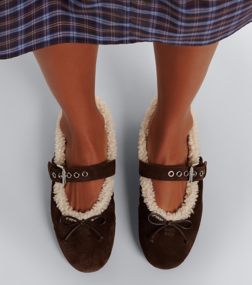 Miu Miu Shearling-lined suede ballet flats in Brown - Ballerina Flats