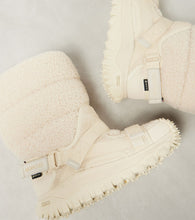 Moncler Trailgrip Chalet teddy snow boots