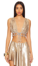 My Beachy Side Low Cut V Neck Crop Top in Metallic Bronze - My Beachy Side - Haut court coupe basse à col en V en bronze métallisé - My Beachy Side 金属古铜色低胸 V 领短款上衣 - My Beachy Side tief ausgeschnittenes Crop-Top mit V-Ausschnitt in Metallic-Bronze - My Beachy Side 로우컷 V넥 크롭 탑 - Top corto con scollo a V e taglio basso My Beachy Side in bronzo metallizzato