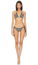 My Beachy Side X Revolve Crochet Bikini Set in White - Ensemble de bikini au crochet My Beachy Side X Revolve en blanc - My Beachy Side X Revolve 白色钩针比基尼套装 - My Beachy Side X Revolve Häkel-Bikini-Set in Weiß - My Beachy Side X Revolve 크로셰 비키니 세트 화이트 색상 - Set bikini all'uncinetto My Beachy Side X Revolve in bianco