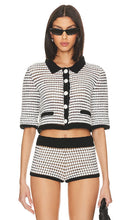 My Beachy Side X Revolve Crochet Cropped Cardigan in White - My Beachy Side X Revolve Cardigan court en crochet blanc - My Beachy Side X Revolve 白色钩编短款开衫 - My Beachy Side X Revolve Häkel-Kurzstrickjacke in Weiß - My Beachy Side X Revolve 크로셰 크롭 가디건 화이트 색상 - Cardigan corto all'uncinetto My Beachy Side X Revolve in bianco