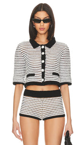 My Beachy Side X Revolve Crochet Cropped Cardigan in White - My Beachy Side X Revolve Cardigan court en crochet blanc - My Beachy Side X Revolve 白色钩编短款开衫 - My Beachy Side X Revolve Häkel-Kurzstrickjacke in Weiß - My Beachy Side X Revolve 크로셰 크롭 가디건 화이트 색상 - Cardigan corto all'uncinetto My Beachy Side X Revolve in bianco