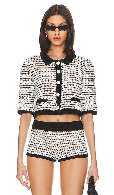 My Beachy Side X Revolve Crochet Cropped Cardigan in White - My Beachy Side X Revolve Cardigan court en crochet blanc - My Beachy Side X Revolve 白色钩编短款开衫 - My Beachy Side X Revolve Häkel-Kurzstrickjacke in Weiß - My Beachy Side X Revolve 크로셰 크롭 가디건 화이트 색상 - Cardigan corto all'uncinetto My Beachy Side X Revolve in bianco