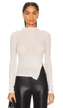 NBD Estela Knit Top in Ivory - NBD Haut en tricot Estela en ivoire - NBD Estela 象牙色针织上衣 - NBD Estela Strickoberteil in Elfenbein - NBD Estela 니트 탑 - Top in maglia NBD Estela in avorio