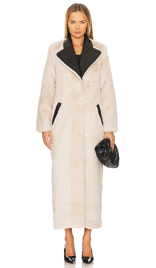 NBD Laurence Faux Fur Coat in Neutral - NBD Laurence - Manteau en fausse fourrure neutre - NBD 劳伦斯人造毛皮大衣（中性色） - NBD Laurence Kunstpelzmantel in Neutral - NBD Laurence 인조 퍼 코트 - Cappotto in pelliccia sintetica NBD Laurence in colore neutro