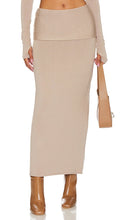 NBD Tosca Fold Over Maxi Skirt in Taupe - NBD Tosca - Jupe longue pliable en taupe - NBD Tosca 灰褐色折叠超长裙 - NBD Tosca Fold Over Maxirock in Taupe - NBD Tosca 폴드오버 맥시 스커트 - Gonna lunga ripiegabile NBD Tosca in tortora
