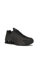 Nike Shox R4 in Black